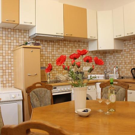 Vito Apartman Eger Exteriör bild