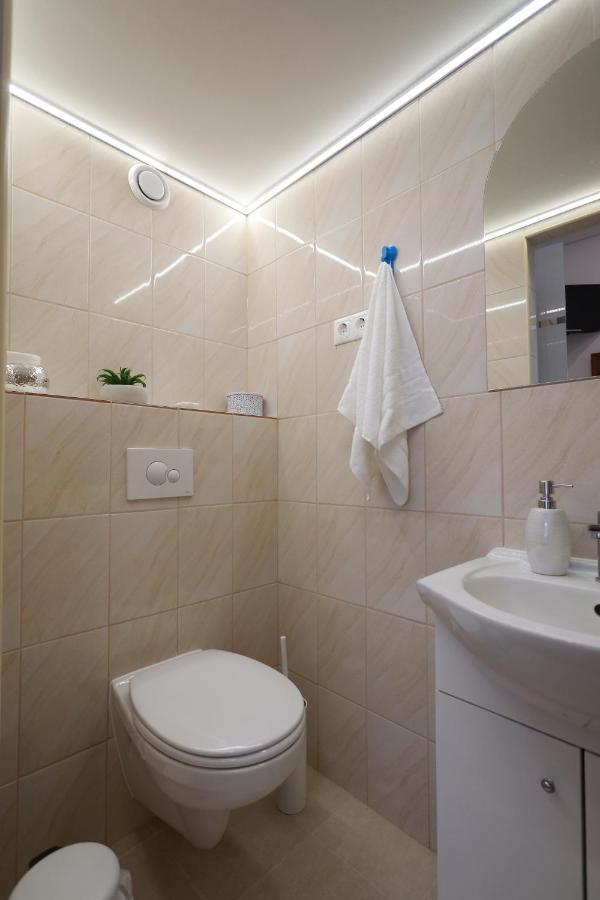 Vito Apartman Eger Exteriör bild
