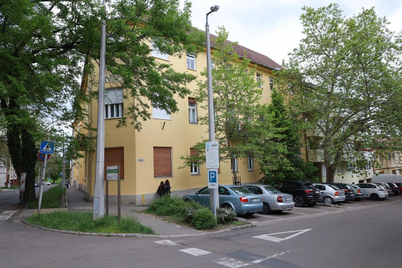 Vito Apartman Eger Exteriör bild