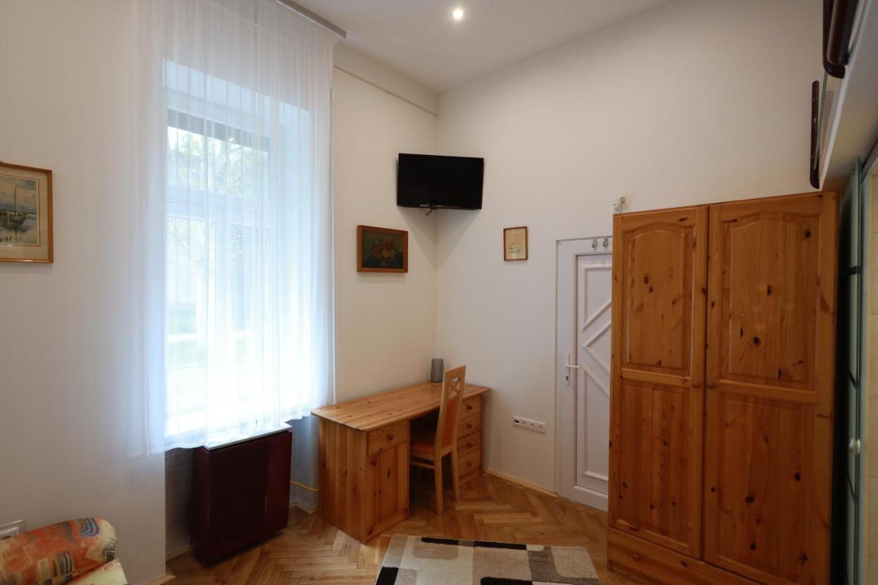 Vito Apartman Eger Exteriör bild