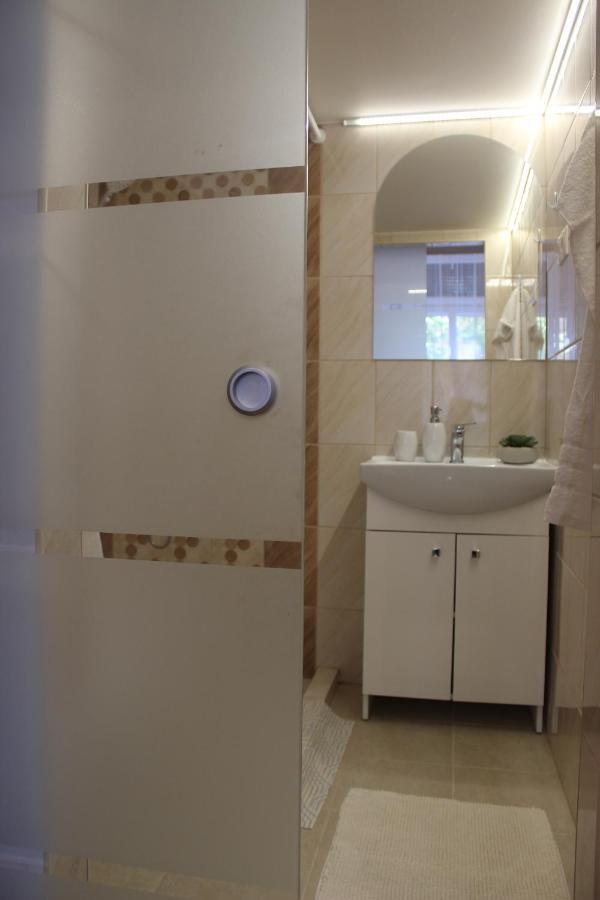 Vito Apartman Eger Exteriör bild