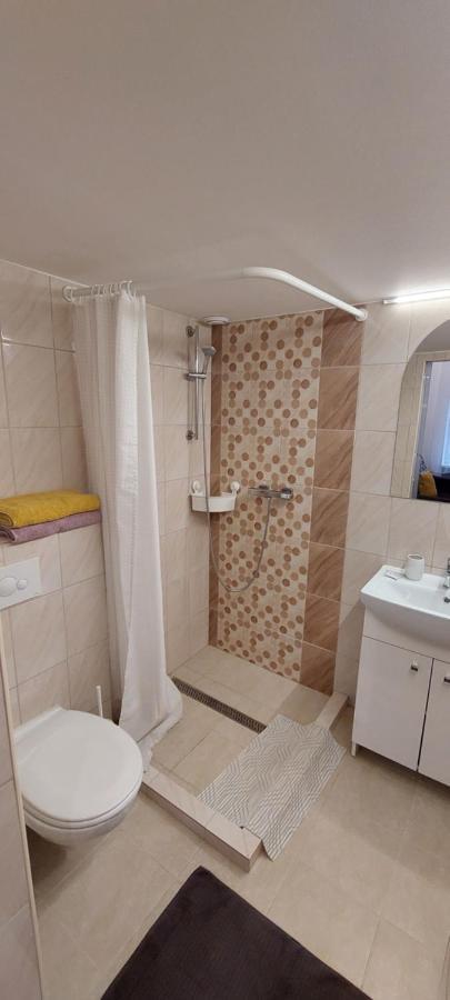 Vito Apartman Eger Exteriör bild